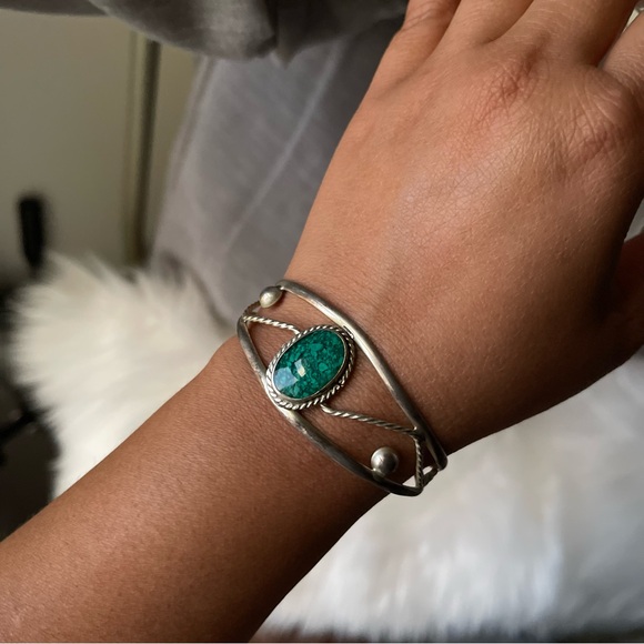 Vintage | Green Turquoise Chip Inlay Stamped Alpaca Mexico Cuff Bracelet - Picture 14 of 16